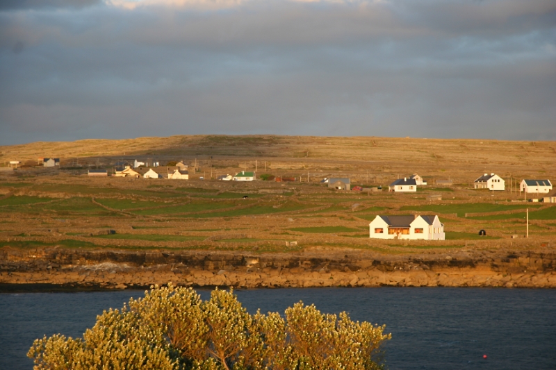 Cottages, Aran Islands Ireland 1.jpg